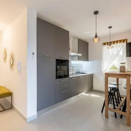 By Joe Appartement *