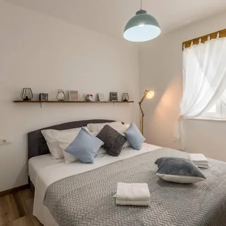 By Joe Appartement *